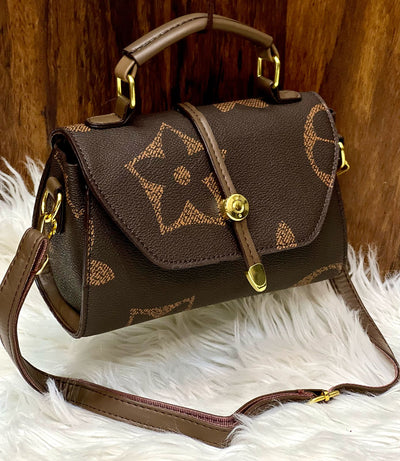 Girl’s heavy crossbody bag