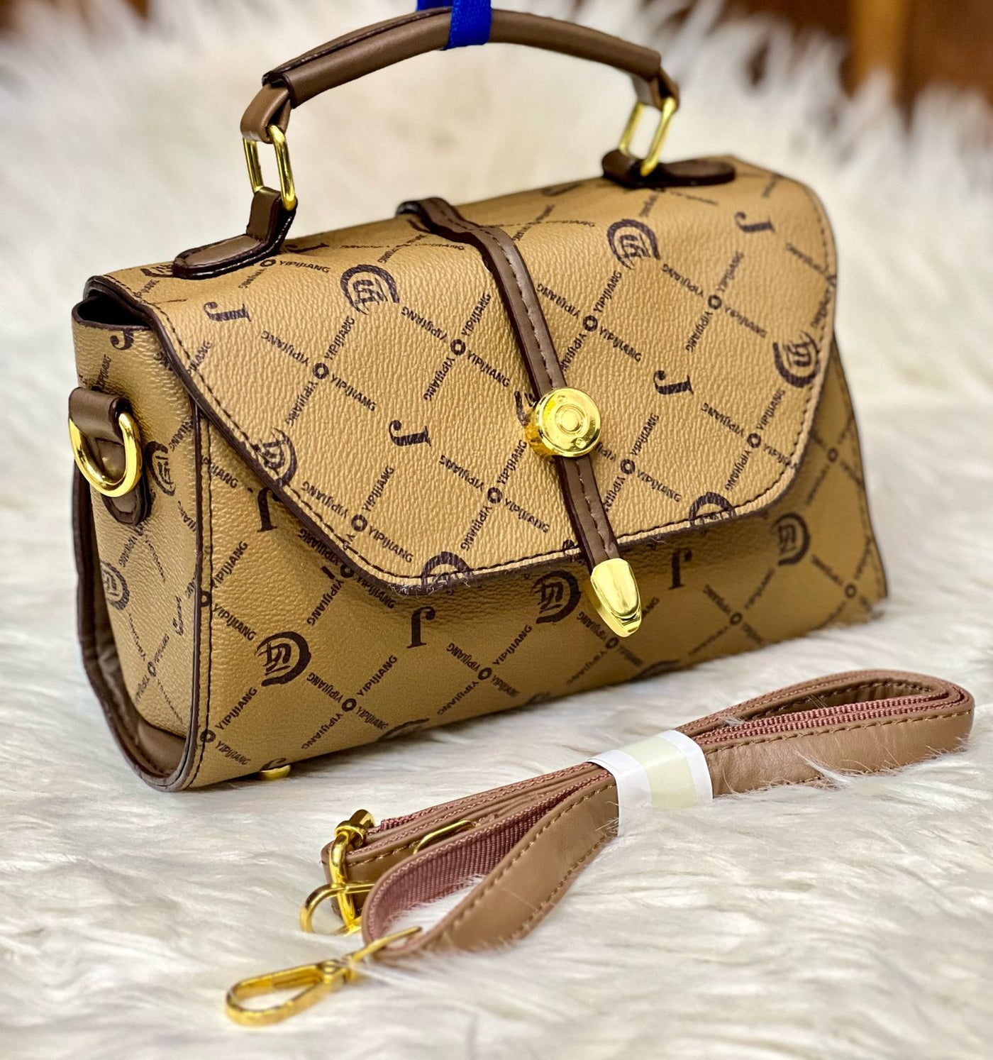 Girl’s heavy crossbody bag