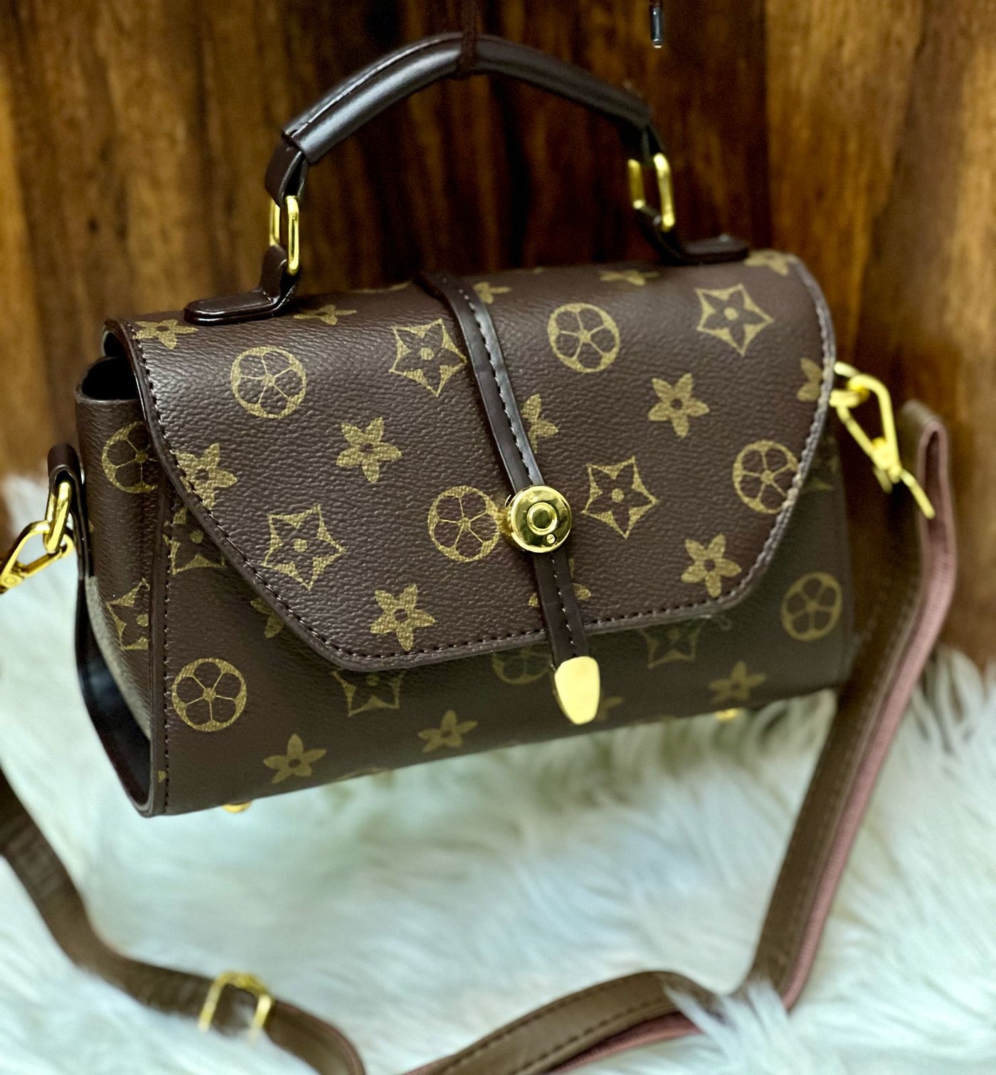 Girl’s heavy crossbody bag